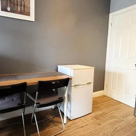 Shirley Apartments, Cozy Studio, Self Check In, 10 Min Drive To City Centre, Walking To Redbridge Train Station Southampton Luaran gambar